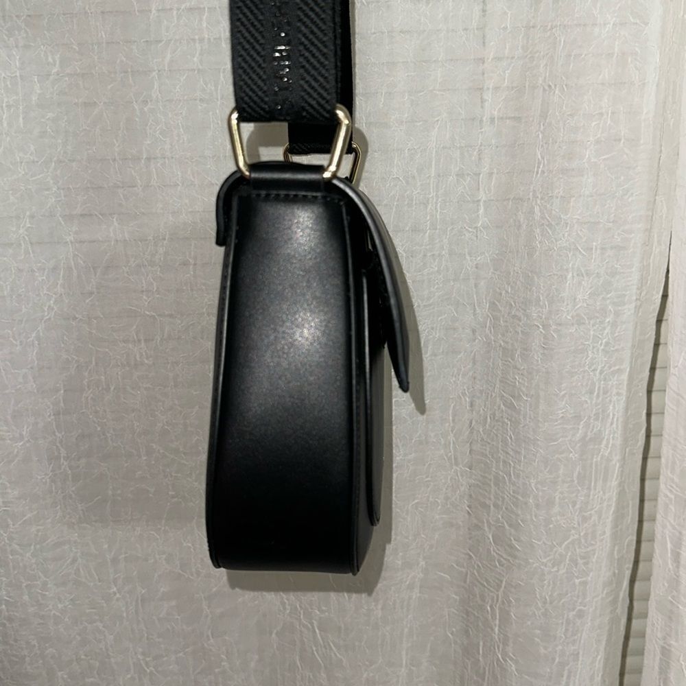 Ted Baker Darcell Black Faux Leather Gold Tone Logo Textured Grosgrain Strap Bag - Picture 5 of 16